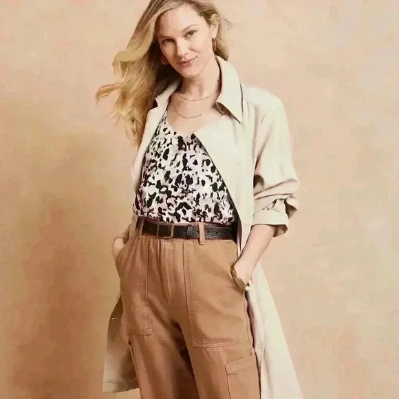 Banana Republic Classic Camisole - Picture 1 of 8